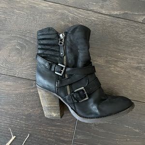Leather black Steve Madden booties